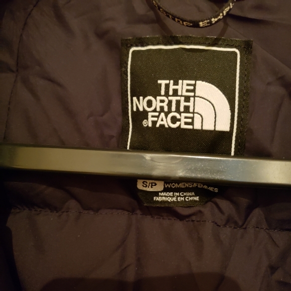North Face burgundy/purple coat - Picture 6 of 8